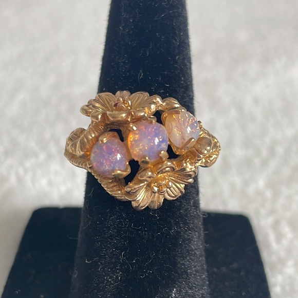 Vintage Avon Faux Opal Floral Ring - Picture 3 of 7